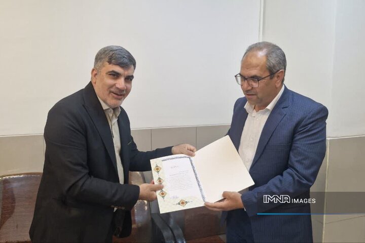 معلمان به‌عنوان چراغ‌های هدایت‌گر جامعه باید همواره مورد تکریم و احترام قرار گیرند