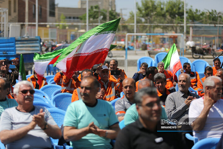 تجلیل از تلاشگران عرصه کار و خدمت شهرداری منطقه ۱۵ اصفهان