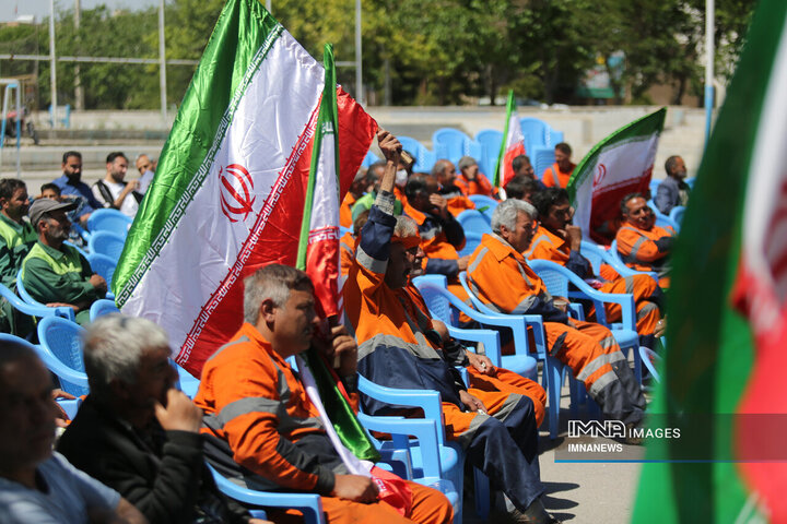 تجلیل از تلاشگران عرصه کار و خدمت شهرداری منطقه ۱۵ اصفهان