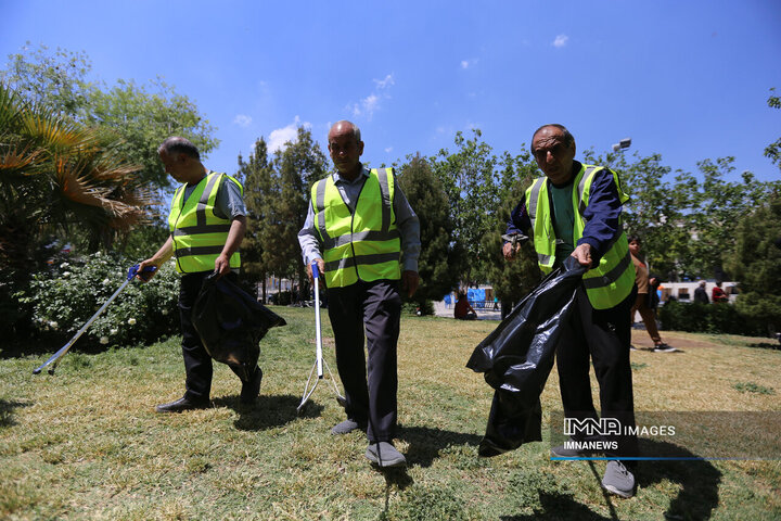 تجلیل از تلاشگران عرصه کار و خدمت شهرداری منطقه ۱۵ اصفهان