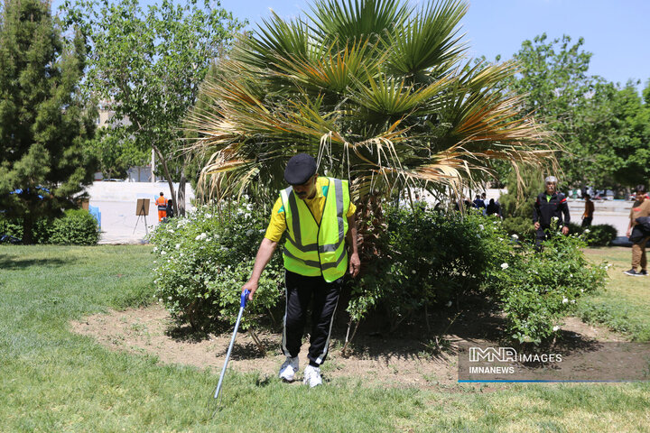 تجلیل از تلاشگران عرصه کار و خدمت شهرداری منطقه ۱۵ اصفهان