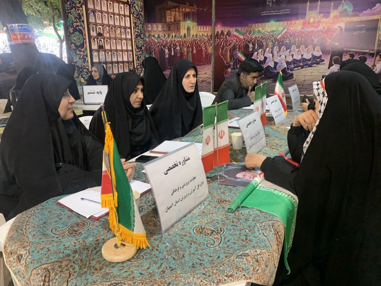 وقتی قهرمانان بی‌ادعای کلاس‌های درس، پای میزهای اقتدار می‌نشینند