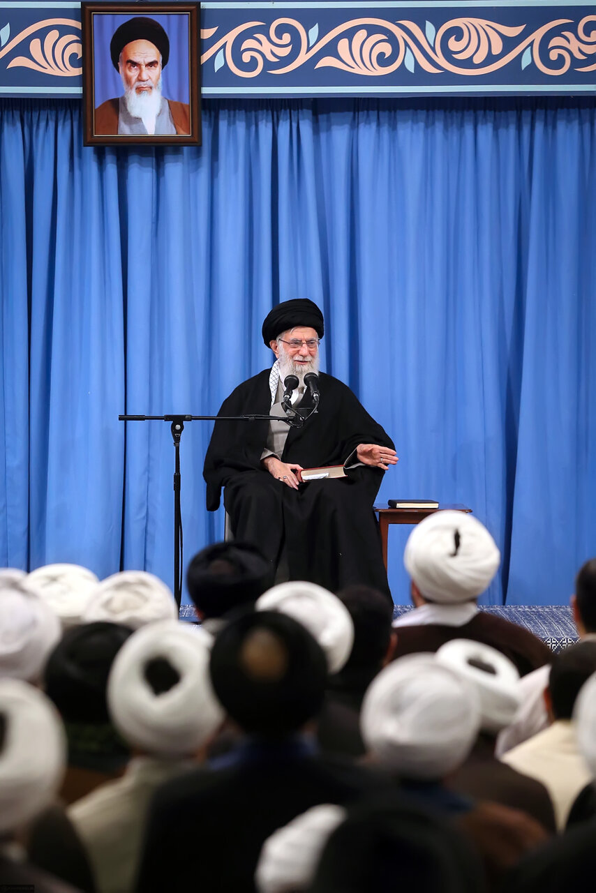 دیگران را خرد آموخت، مرا مجنون کرد