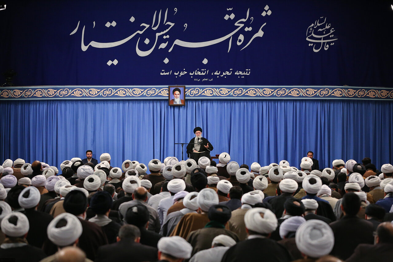 دیگران را خرد آموخت، مرا مجنون کرد