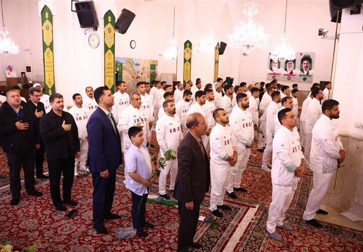 تقدیم مدال ساحلیبازان به ساحت مقدس امام رضا (ع)