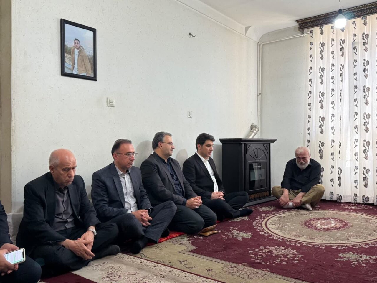 دیدار استاندار کردستان از ۲ خانواده شهید جنگ رمضان