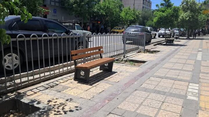 نصب ۳۰۰ نیمکت جدید در محورهای پرتردد شیراز برای ارتقای رفاه شهروندان
