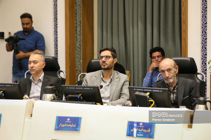 نشست مشترک کمیسیون امور داخلی کشور و شوراهای مجلس شورای اسلامی، استانداری، شورای اسلامی شهر و مدیریت شهری اصفهان