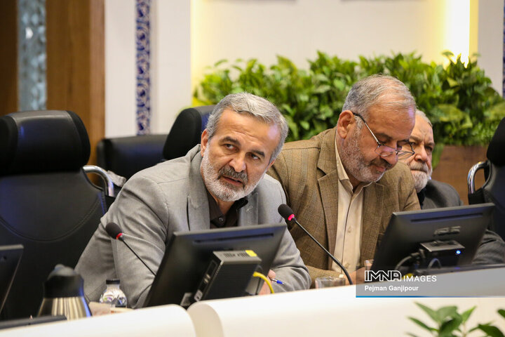 نشست مشترک کمیسیون امور داخلی کشور و شوراهای مجلس شورای اسلامی، استانداری، شورای اسلامی شهر و مدیریت شهری اصفهان