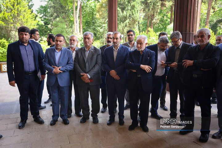 بازدید اعضای کمیسیون شوراهای مجلس از مناطق آسیب دیده جنگ رمضان
