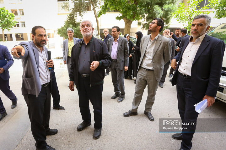بازدید اعضای کمیسیون شوراهای مجلس از مناطق آسیب دیده جنگ رمضان