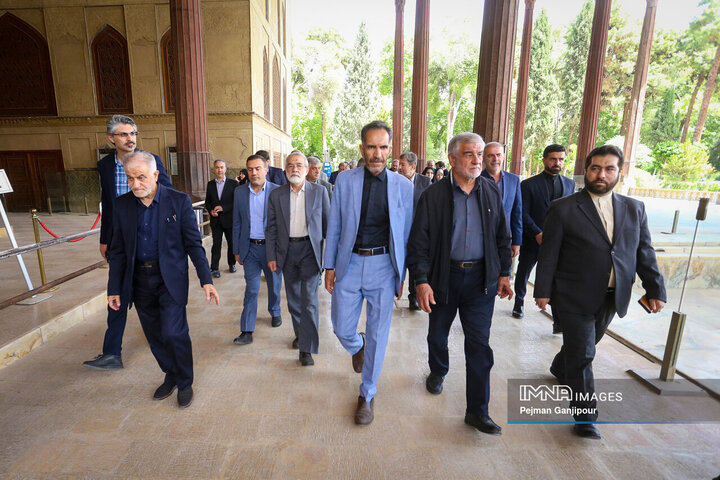بازدید اعضای کمیسیون شوراهای مجلس از مناطق آسیب دیده جنگ رمضان