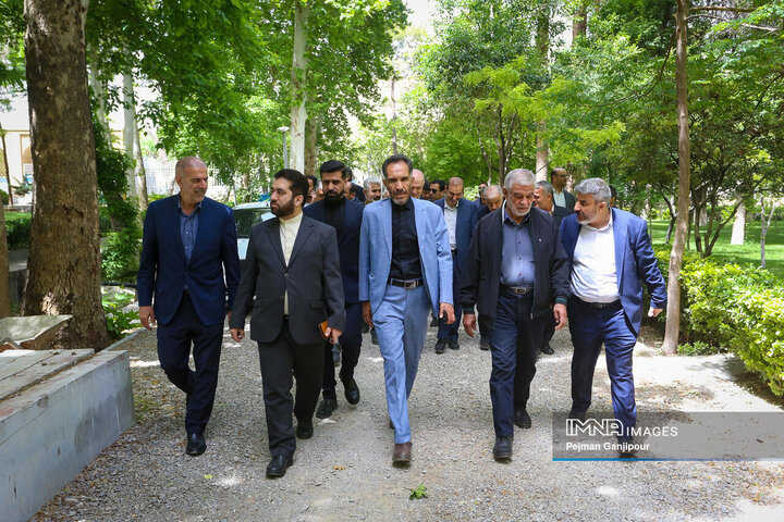 بازدید اعضای کمیسیون شوراهای مجلس از مناطق آسیب دیده جنگ رمضان