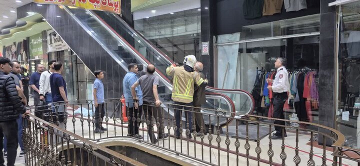 مهار آتش و تخلیه دود در یک مجتمع تجاری در مشهد