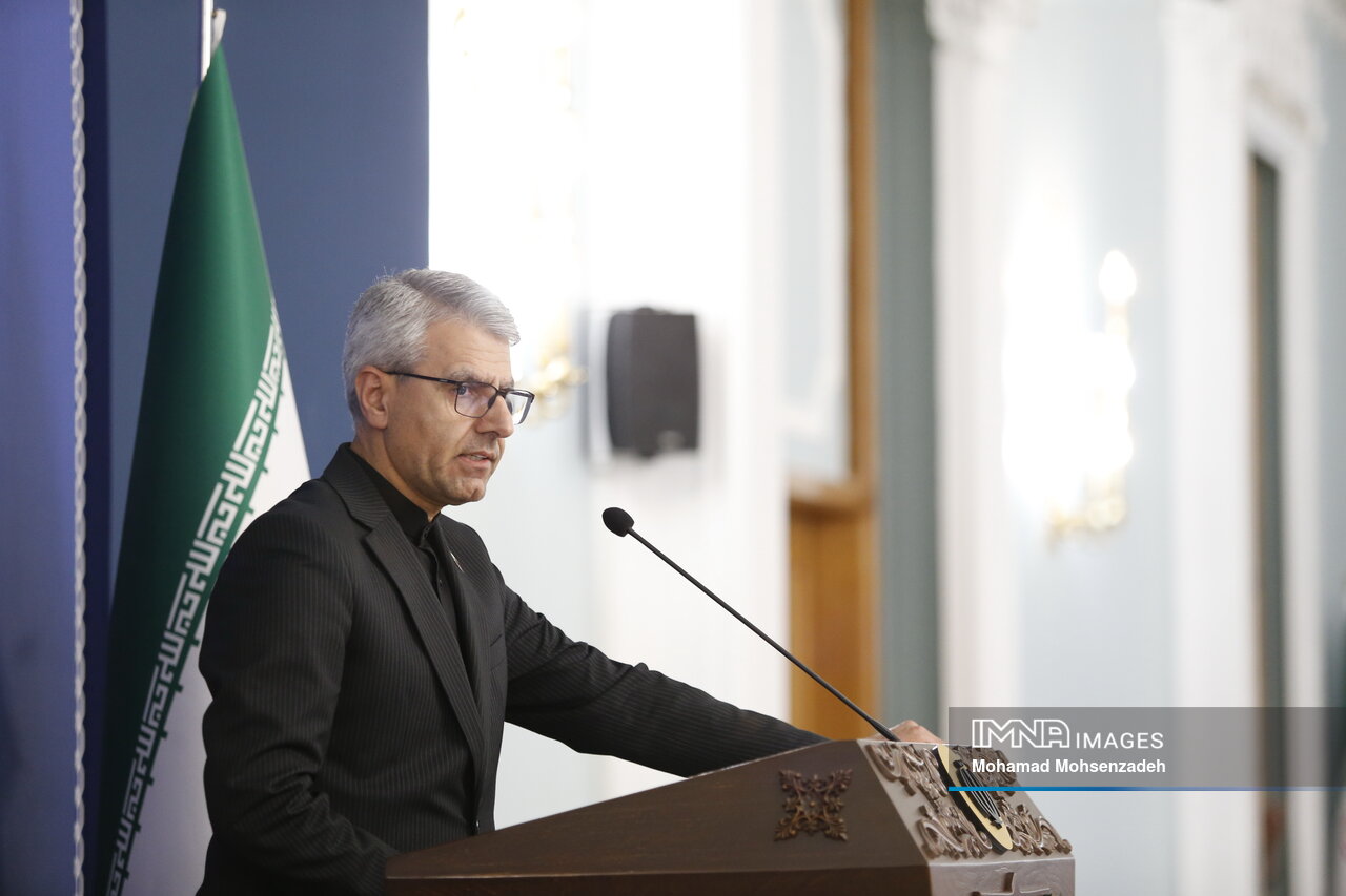 بقایی: آنچه بر ملت صلح‌دوست ایران تحمیل شده یک جنگ متعارف نیست