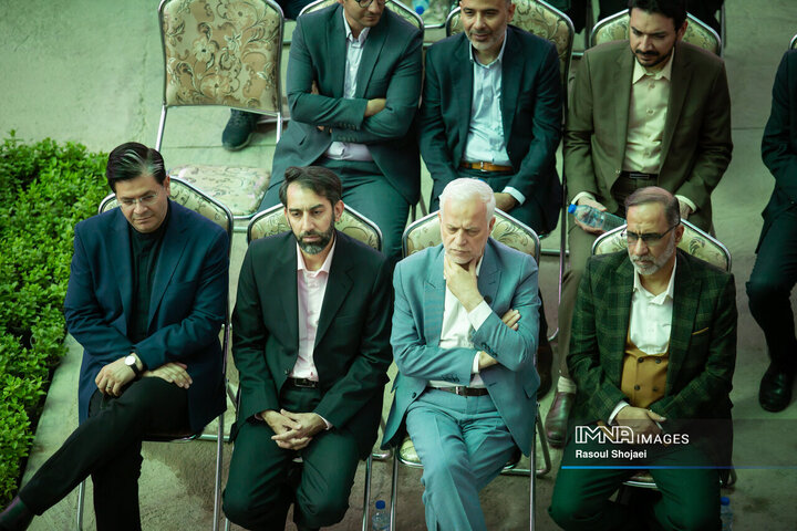 بهره‌برداری از پروژه‌های زیست‌محیطی و ایستگاه شارژ خودروهای برقی باغ ارغوان