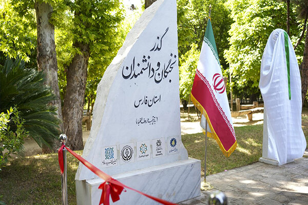 تجلیل از ۱۸ چهره ماندگار فارس با رونمایی سردیس در شیراز