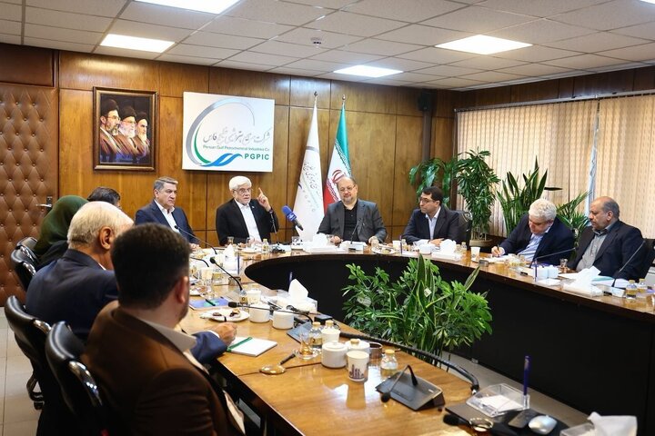 عارف: راهبرد دشمن برای تضعیف صنایع پیشران شکست خورد