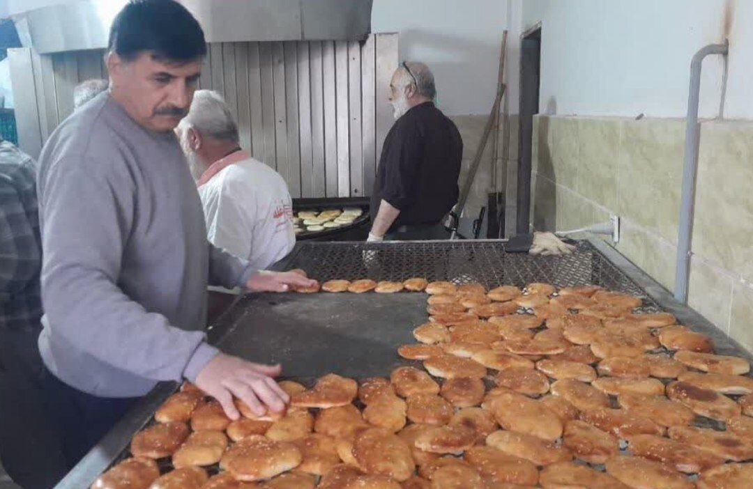 توزیع روزانه ۱۲۰۰ فطیر برای رزمندگان و مردم در اجتماعات مردمی ماهدشت