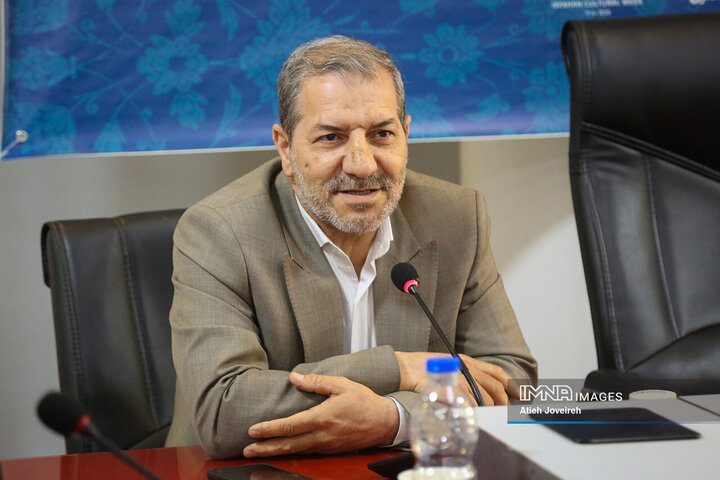 رونمایی از ۲۰ عنوان کتاب فاخر با موضوع معرفی اصفهان
