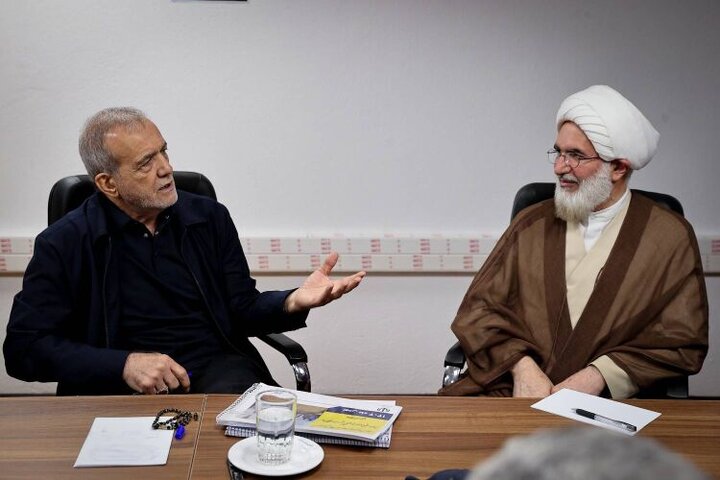 مردم دستاوردهای نیروهای مسلح را با صرفه‌جویی در میدان اقتصادی تکمیل کنند