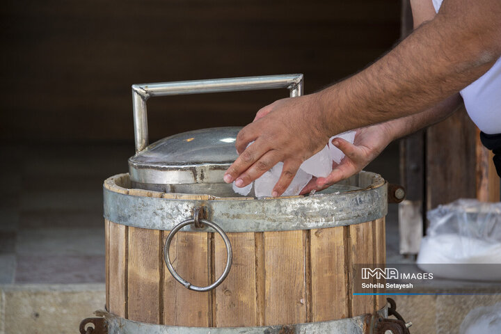 فالوده شیرازی از هنرِ رشته‌ریزی تا طعمِ اصیل در قلب شیراز