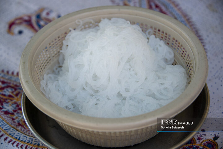 فالوده شیرازی از هنرِ رشته‌ریزی تا طعمِ اصیل در قلب شیراز