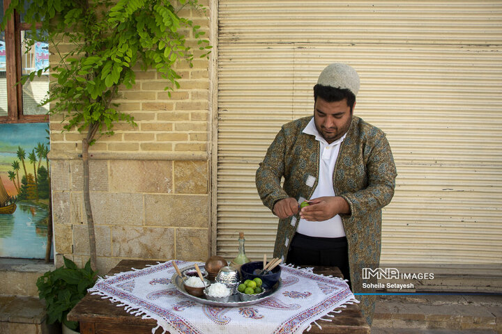 فالوده شیرازی از هنرِ رشته‌ریزی تا طعمِ اصیل در قلب شیراز