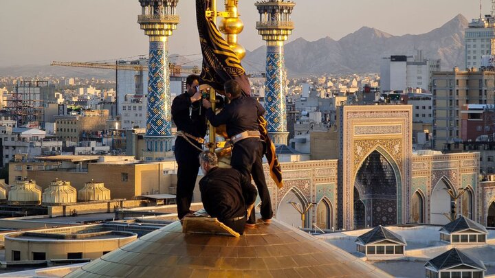 پرچم گنبد منور رضوی سیاه‌پوش شد