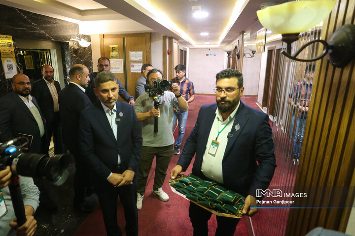 دیدار عتبه امام علی(ع) با آسیب‌دیدگان جنگ رمضان