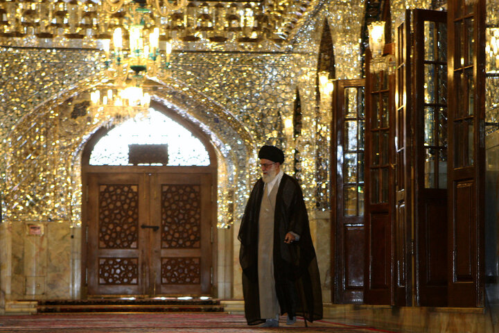 شاعران به احترام غزلت سرودند
