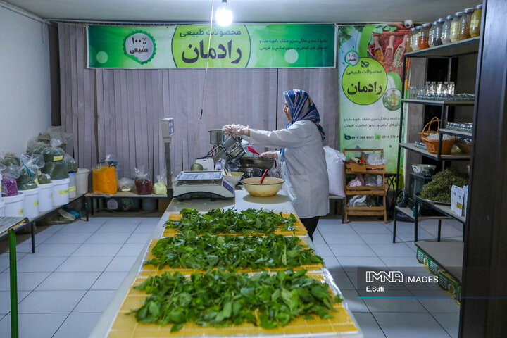 تولید ادویه و محصولات سلامت‌محور در کارگاه خانگی اراک