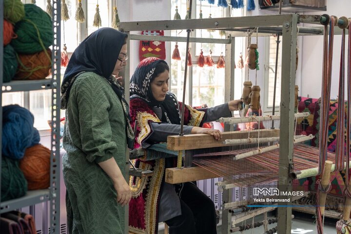 کارآفرینی با نقش و نخ