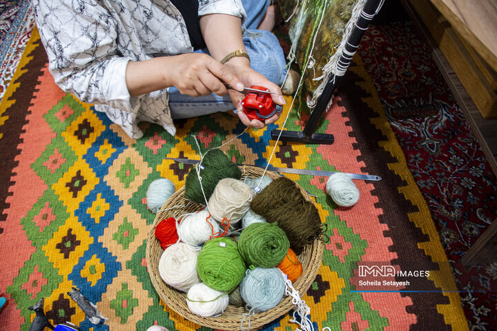 کارآفرینی با نقش و نخ