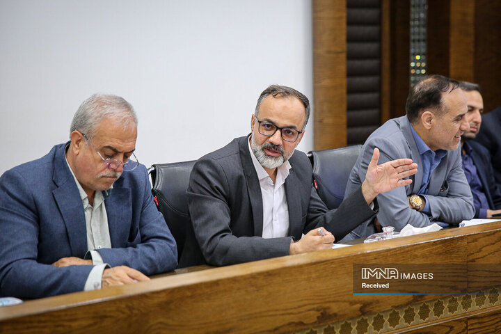 نشست بررسی مطالعات جامع حمل‌ونقل شهر اصفهان