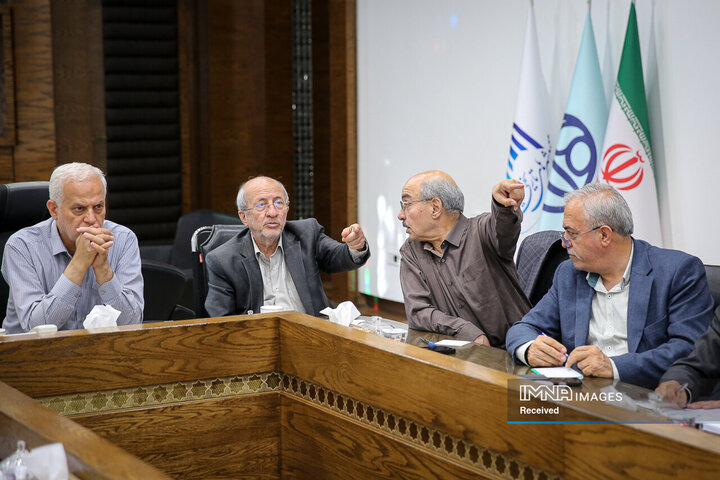 نشست بررسی مطالعات جامع حمل‌ونقل شهر اصفهان