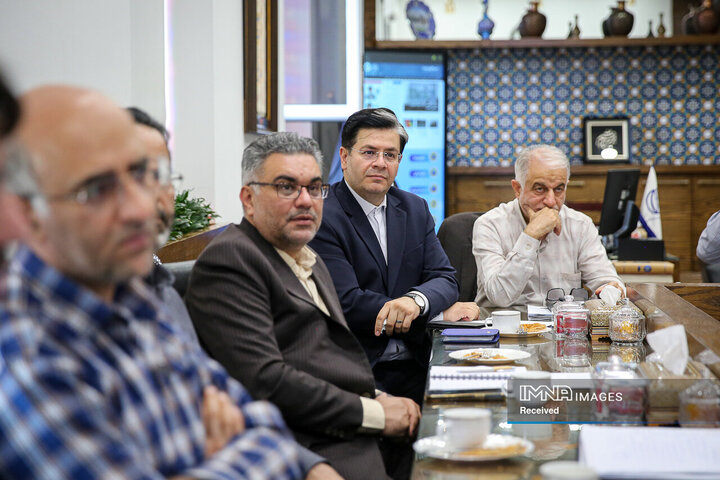 نشست بررسی مطالعات جامع حمل‌ونقل شهر اصفهان
