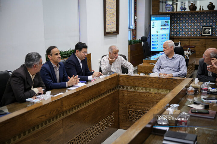 نشست بررسی مطالعات جامع حمل‌ونقل شهر اصفهان