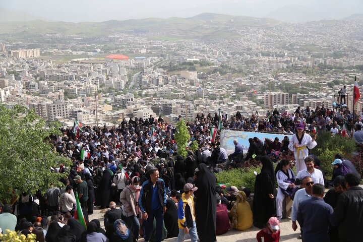برگزاری همایش بزرگ پیاده‌روی خانوادگی به مناسبت سالروز سفر رهبر شهید به کردستان