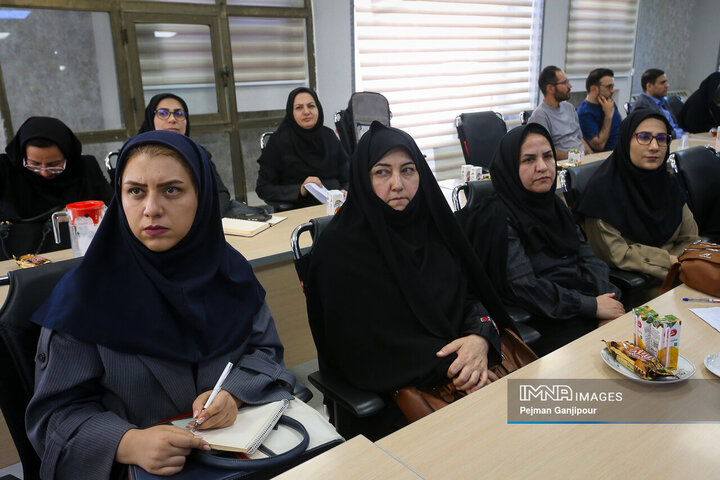 جلسه ستاد حمایت از خانواده و جوانی جمعیت استان اصفهان