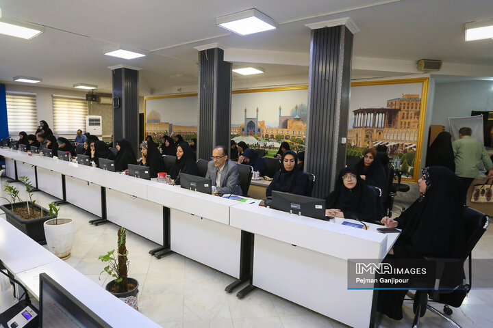 جلسه ستاد حمایت از خانواده و جوانی جمعیت استان اصفهان
