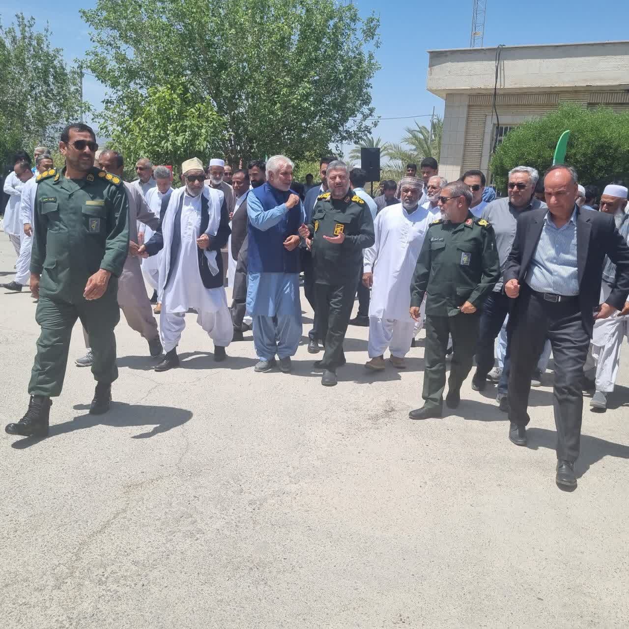توزیع ۱۲۱ سری جهیزیه در مناطق مرزی سیستان و بلوچستان