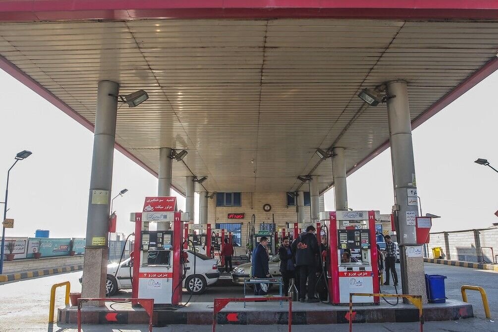 طرح بنزین ۸۷ هزار تومانی در کرمان متوقف شد؛ چرا دولت عقب‌نشینی کرد؟