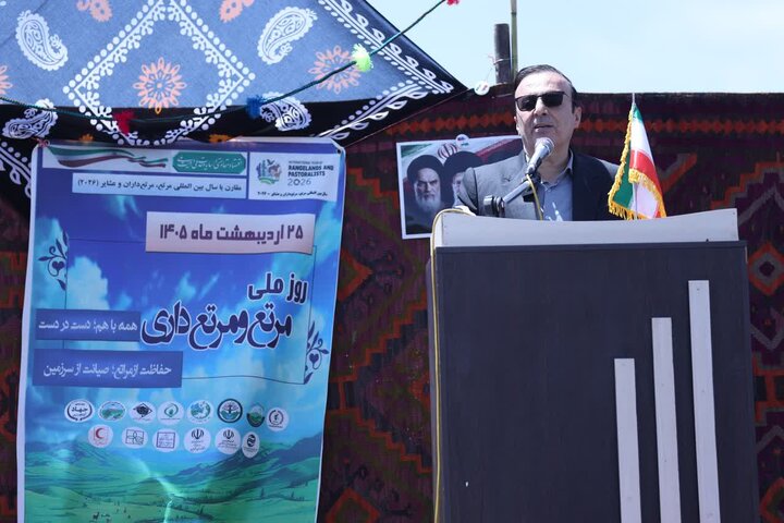 عشایر هیچ‌گاه ایران را تنها نگذاشتند / بلوط و عشایر نمادهای واقعی ایران‌اند