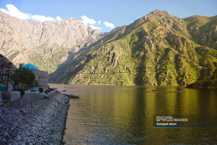 قایقرانی بر پهنه‌ی آبی داریان