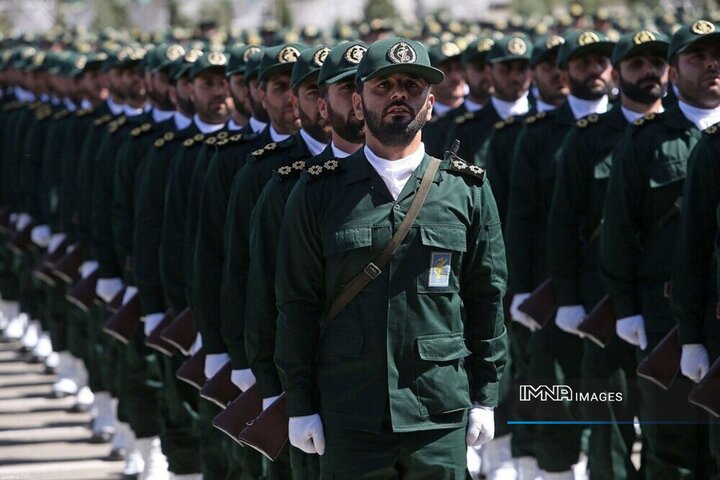 ایران در برابر باطل ایستاد و نظام استکبار را به ستوه آورد