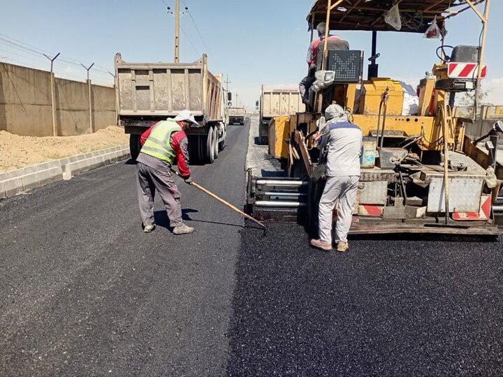 اجرای بیش از ۳۳۰ تن آسفالت در بزرگراه شمالی اراک