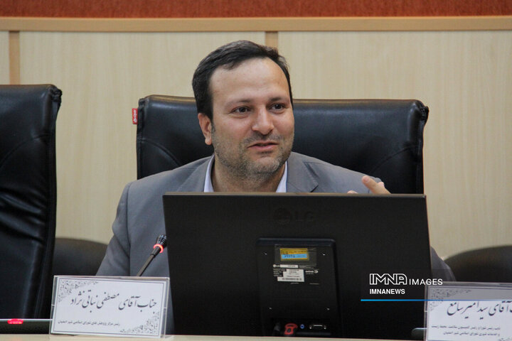 ظرفیت ایجاد کمپ گردشگری و برگزاری تور علمی و آموزشی در دانشگاه نجف‌آباد وجود دارد