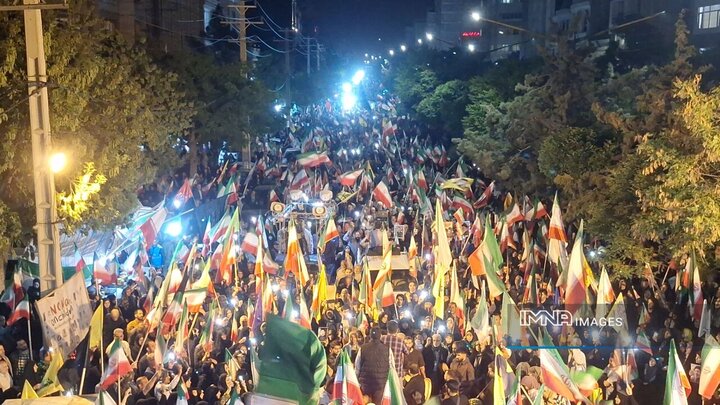 مردمِ کرمانشاه میدان را رها نمی‌کنند