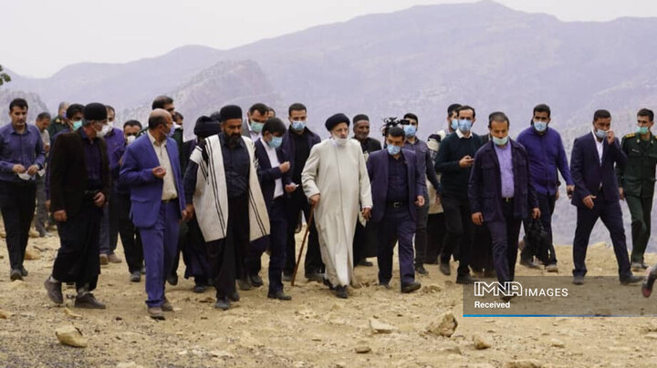 بازدید سرزده آیت‌الله رئیسی از مناطق زلزله‌زده اندیکا